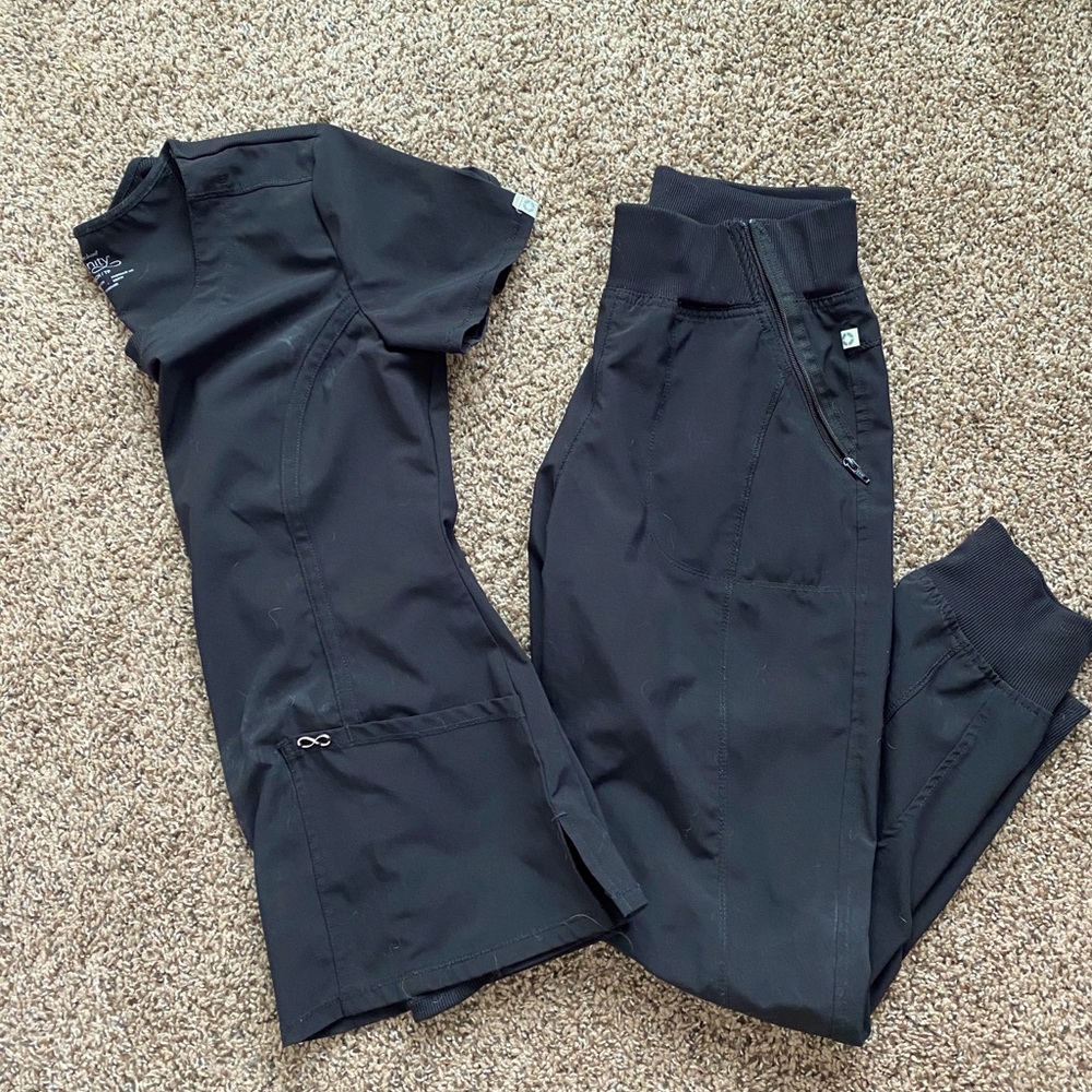 Cherokee Black Infinity Scrub Set XS/ SP